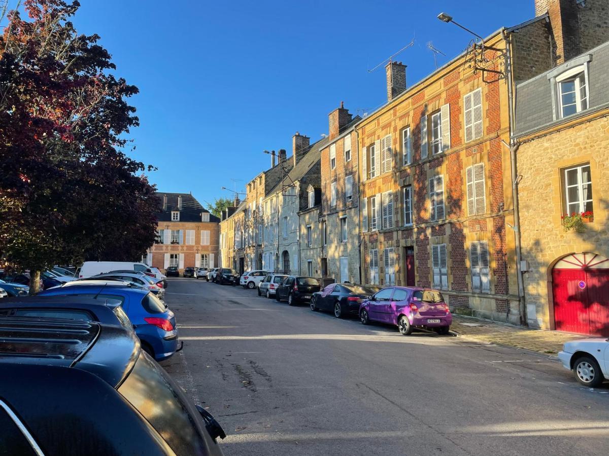 Ferienwohnung Triplex Plein Coeur Du Centre Historique Charleville-Mézières Exterior foto